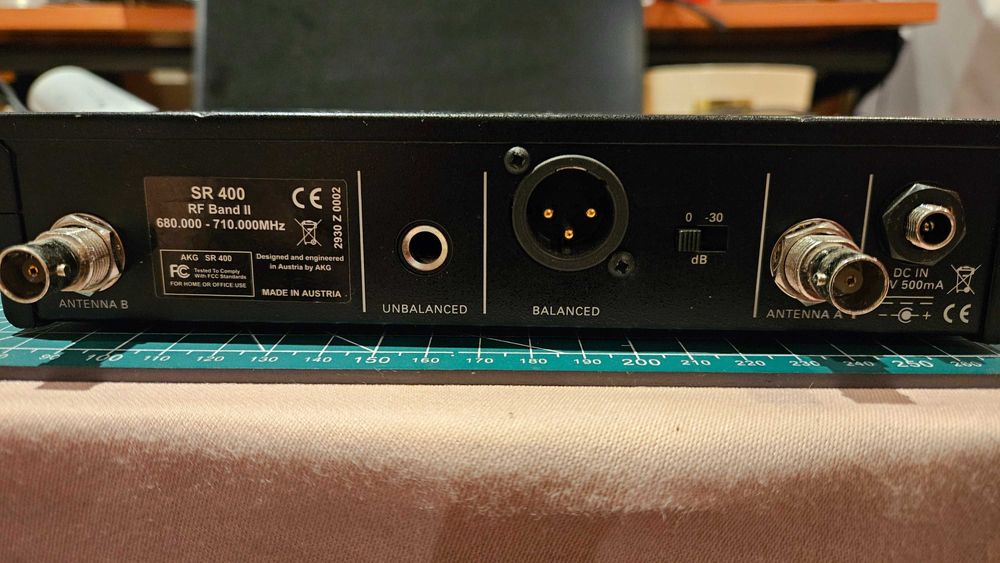 Микрофон безжичен АКГ 400 ВИСОКОЧЕСТОТЕН