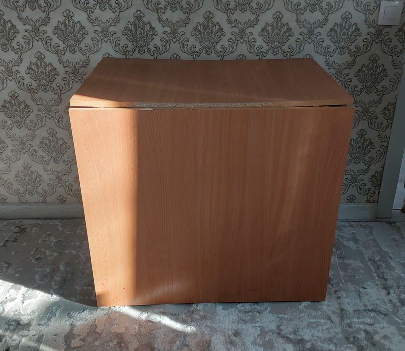 Продам стол книжный