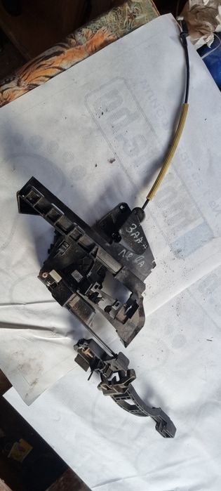 Задна лява брава Форд Фокус 2 Ford Focus 2
Оригинашна работеща част
4M