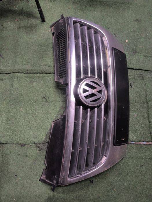 Grila bara fata  Grila centrala cu emblema Vw Passat B6