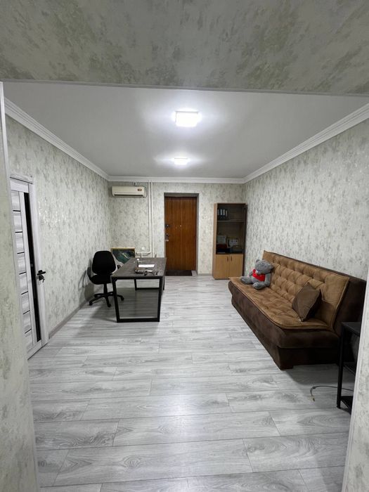 Сдается офис в центре В Айбеке! 91 квадратных ! Новый ремонт !!