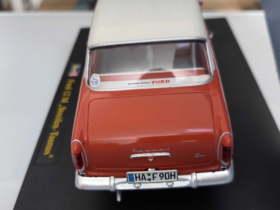 Macheta Auto 1/18 Revell Ford 12 M Streifen Taunus