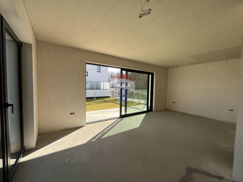 Двуетажна къща с морска панорама, м-ст Манастирски рид, гр. Варна ТМ