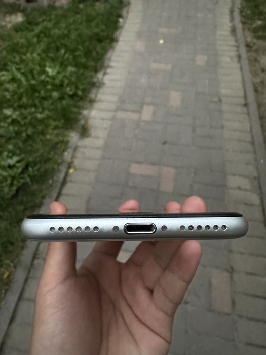 Срочно продам iPhone SE 2022г