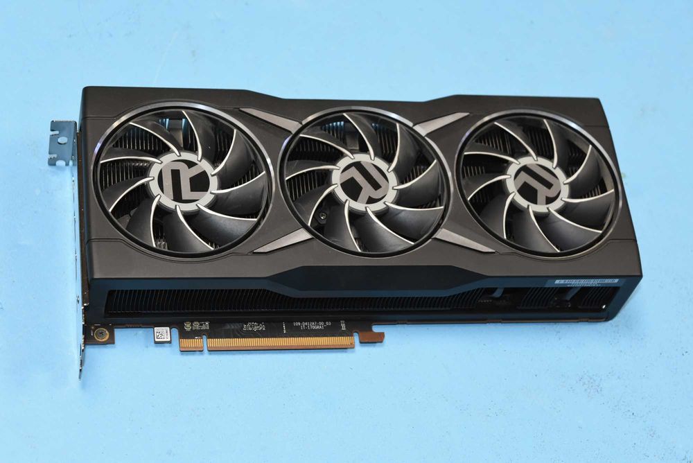 Radeon RX 6800 XT Midnight Black Edition 16 GB в кутия . КАто нова . Видео карта 16 GB .