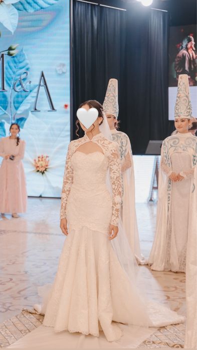 Продаю свадебное платье со шлейфом