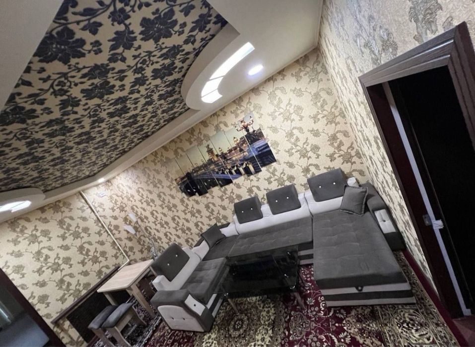 Буюк Ипак Йули Метро максим горький Художников