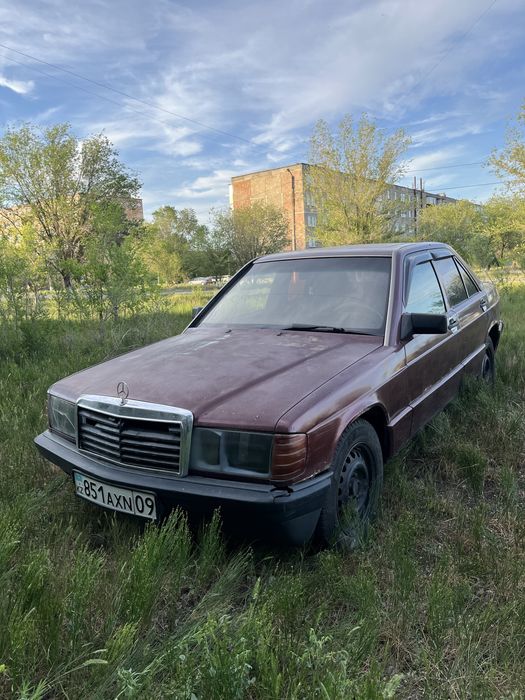 Мерседес 190Е.
