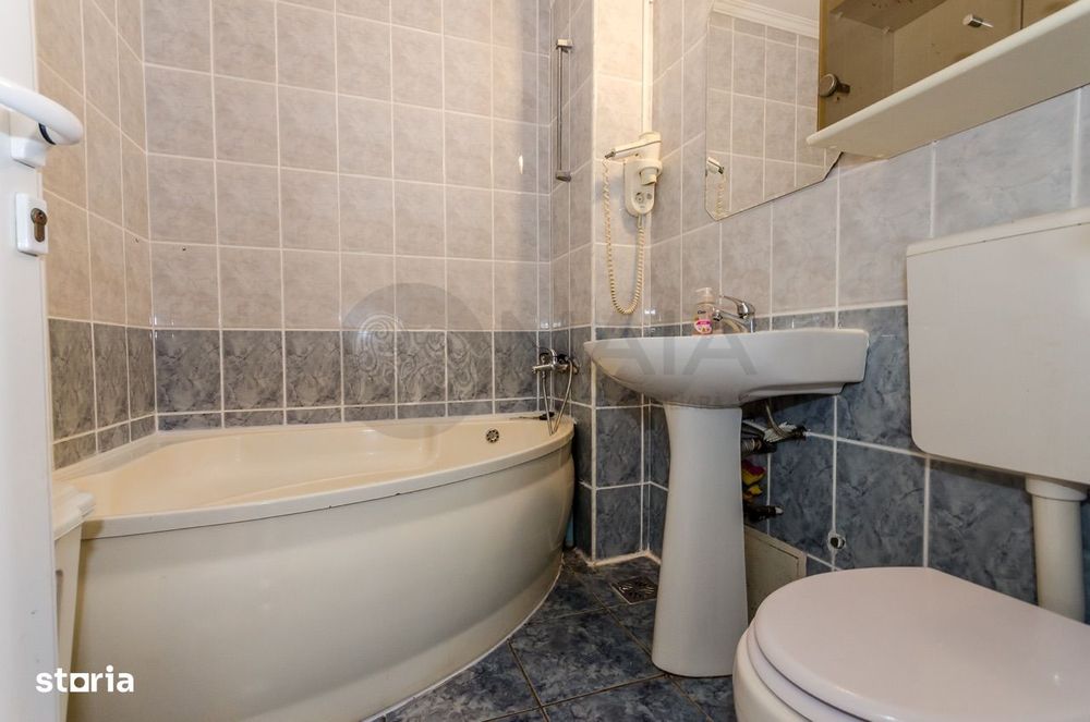 Apartament 3 camere, et 4, zona Centru-Politie