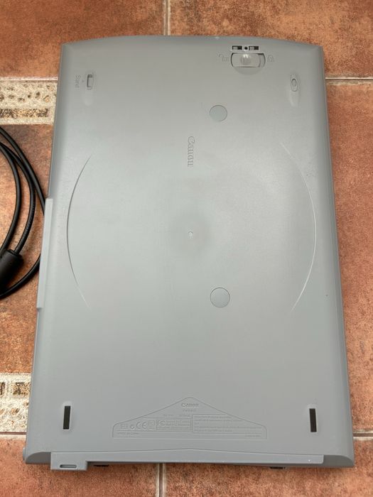 Скенер Canon CanoScan Lide20