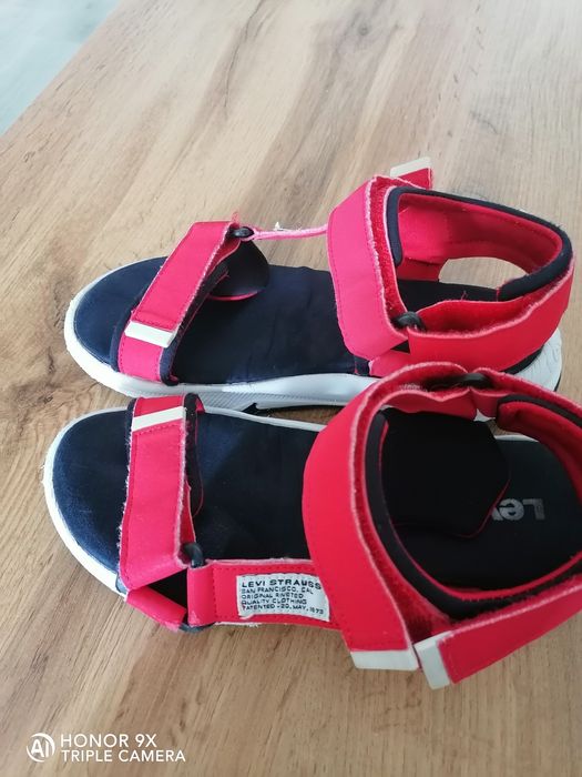 Сандали levs и сандали reebok