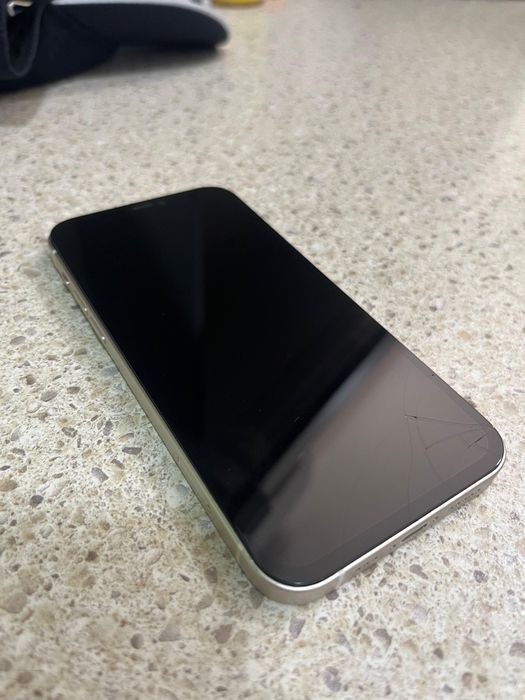 Срочно продам iphone 12