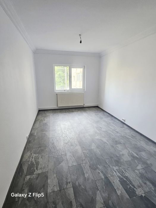 Apartament renovat cu 3 camere și 2 băi în Urziceni, Ialomița