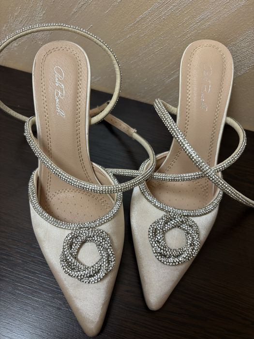 Дамски обувки на висок ток