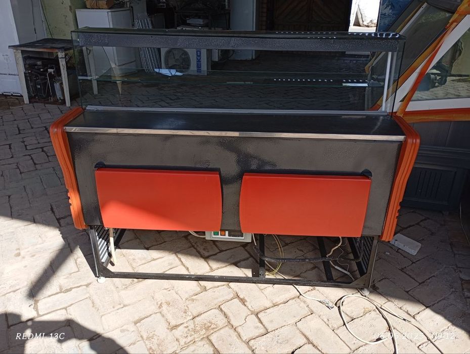 Холодильник витрина азин