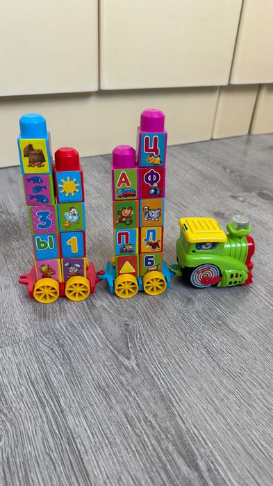 Паровозик игрушечный