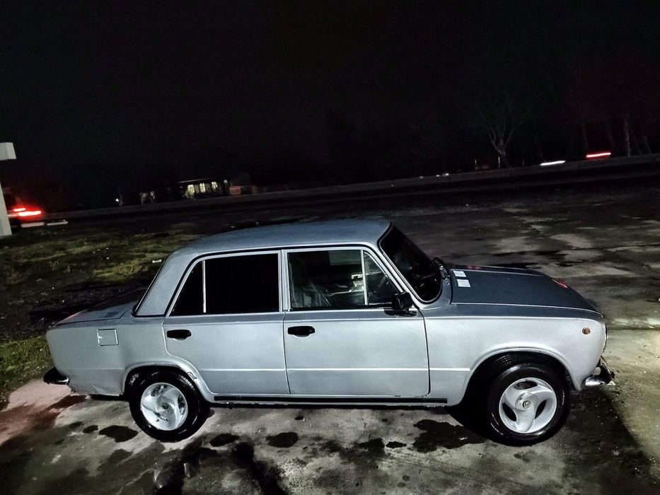 Vaz 2101 sotiladi