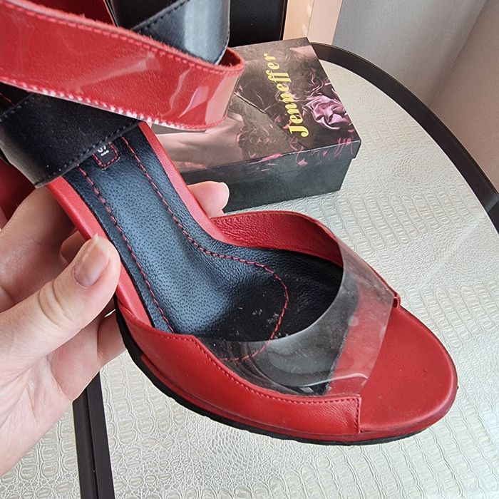 Продаю босоножки