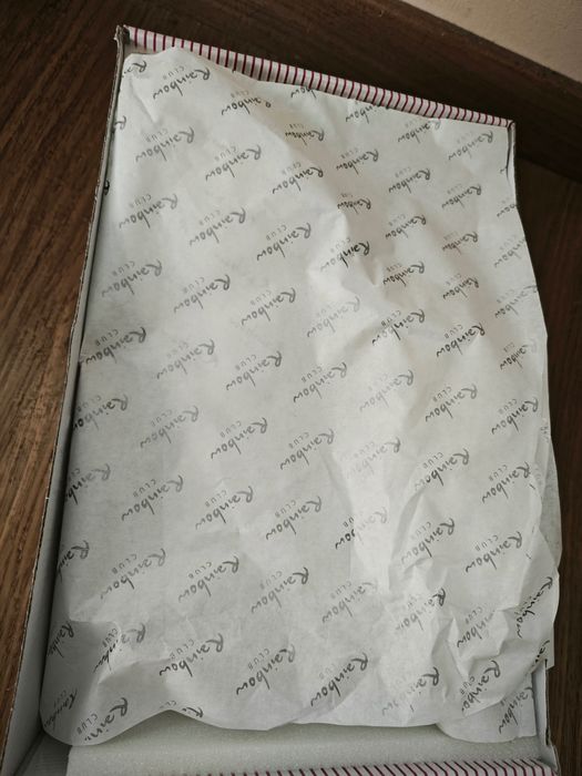 Бели дамски обувки