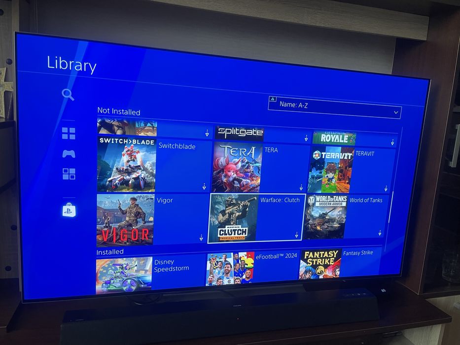 Перфектен Playstation 4 Pro и игри PS4