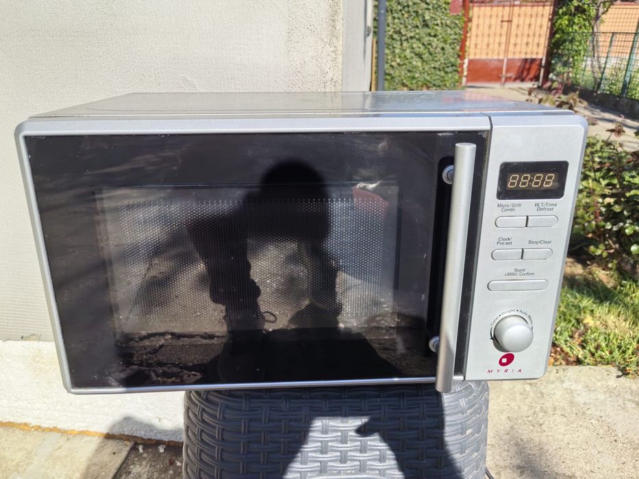 Cuptor cu microunde