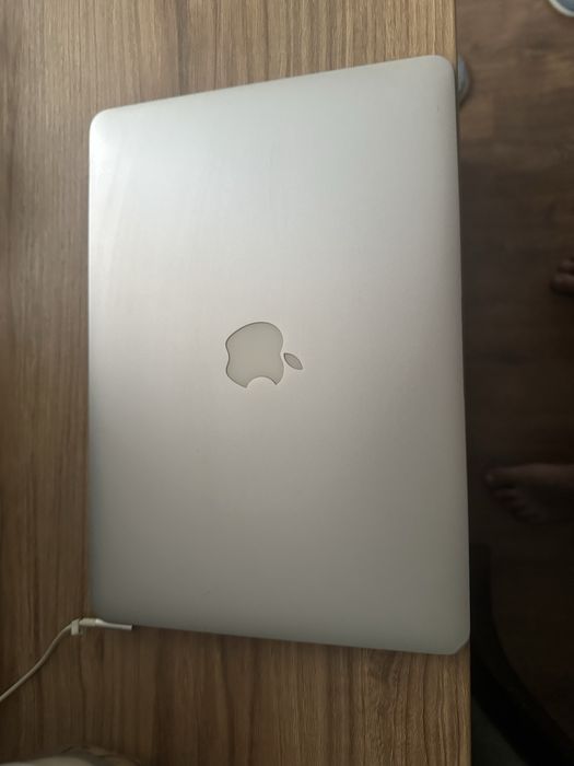 Продам Macbook Air 13