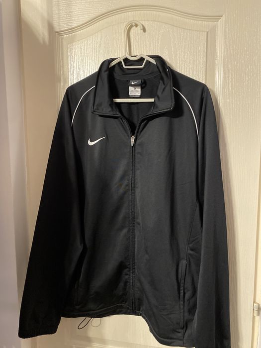 Geacă ideală pentru livratori mâncare.  Hanorac Nike XL