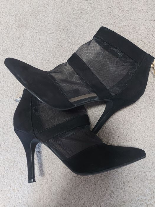 Дамски обувки с висок ток