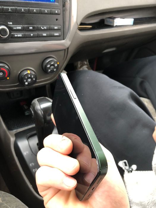 IPhone 13 зеленый