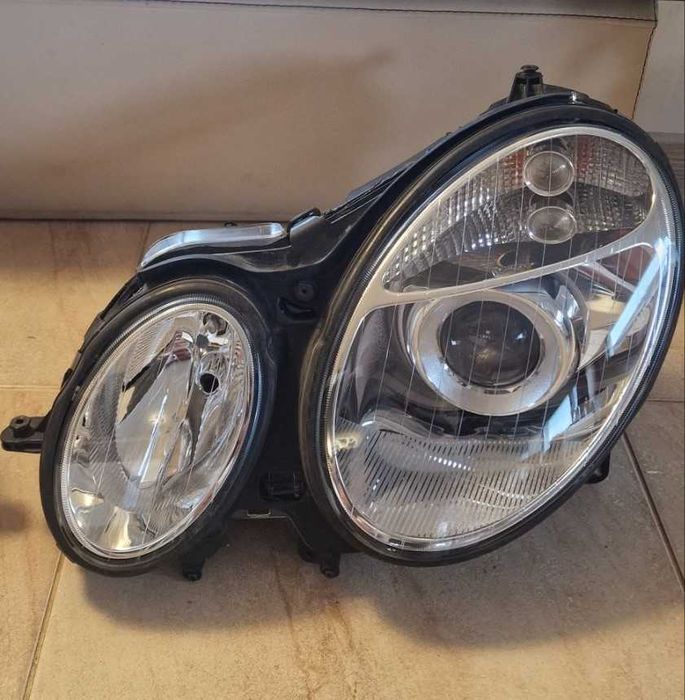 Продавам рециклирани ксенонови фарове за W211