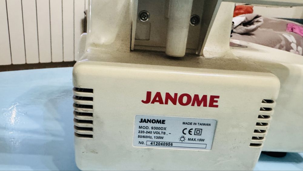 Оверлок JANOME 9300DX