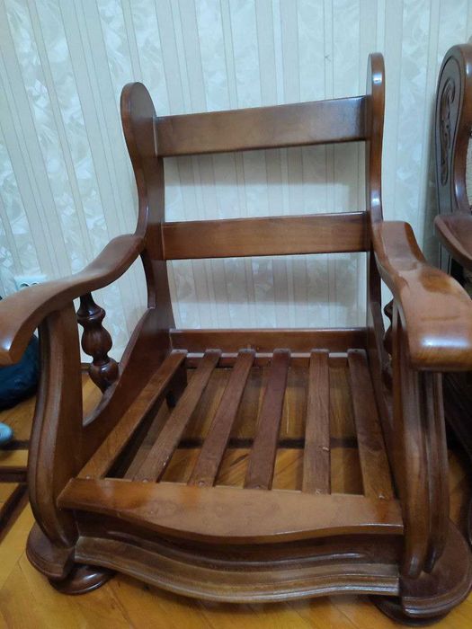 продается мягкая мебель из 4 предметов, натуральное дерево чинар