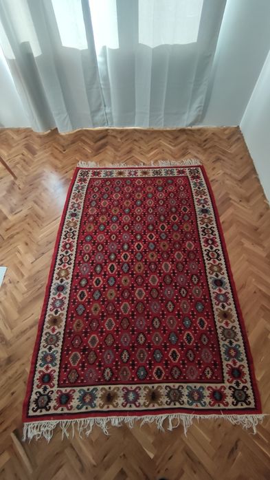 Ръчно тъкан чипровски килим