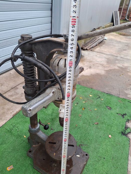 Настолна бормашина монофазна