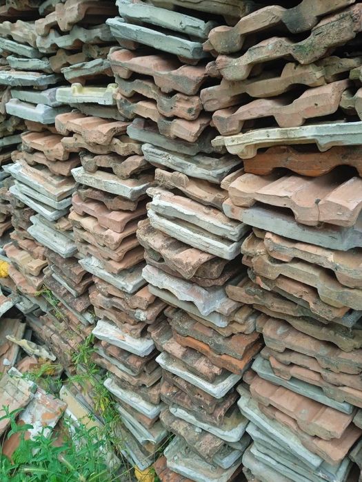 Керемиди и капаци втора употреба.