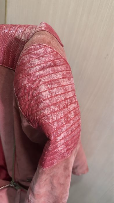 Продам куртку замшевую Mango