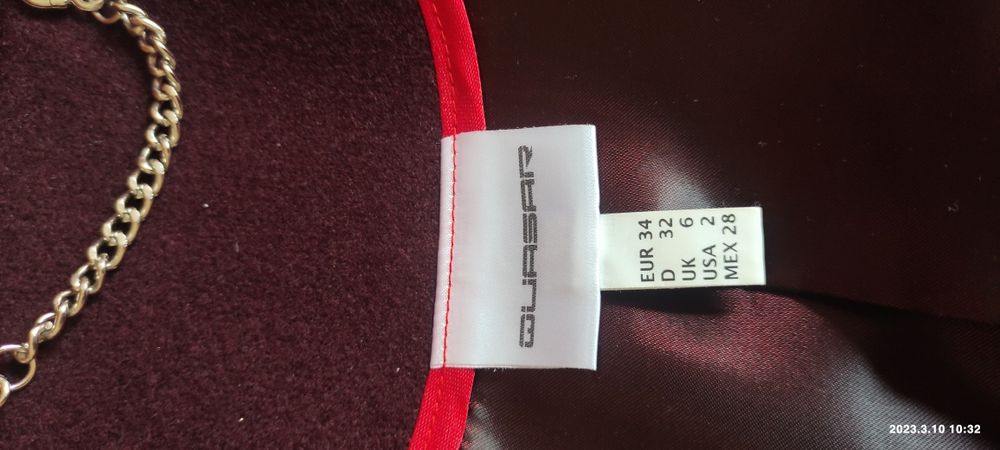 Демисезонное пальто.