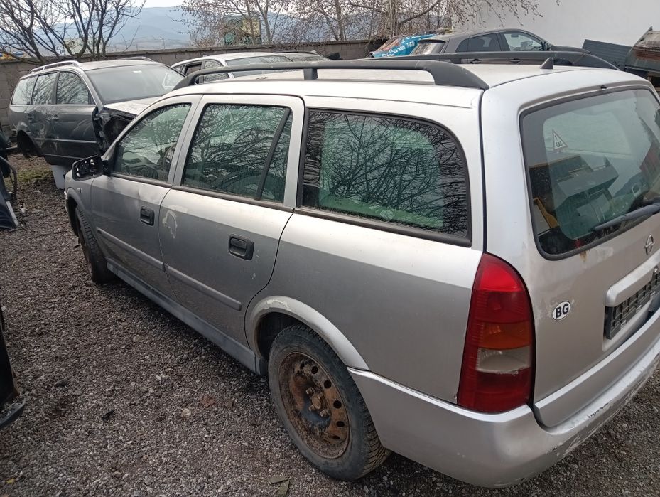 Опел Астра на части