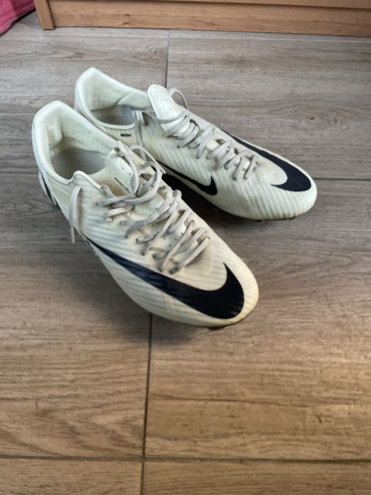 Ghete de fotbal cu crampoane