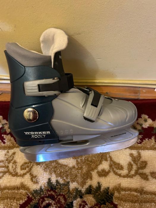 Vând patine de gheata