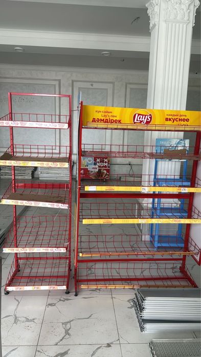 Торговые стеллажи для магазина / витрины / оборудование