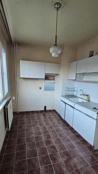 Двустаен апартамент в район Слатина! За ремонт! До детска градина!