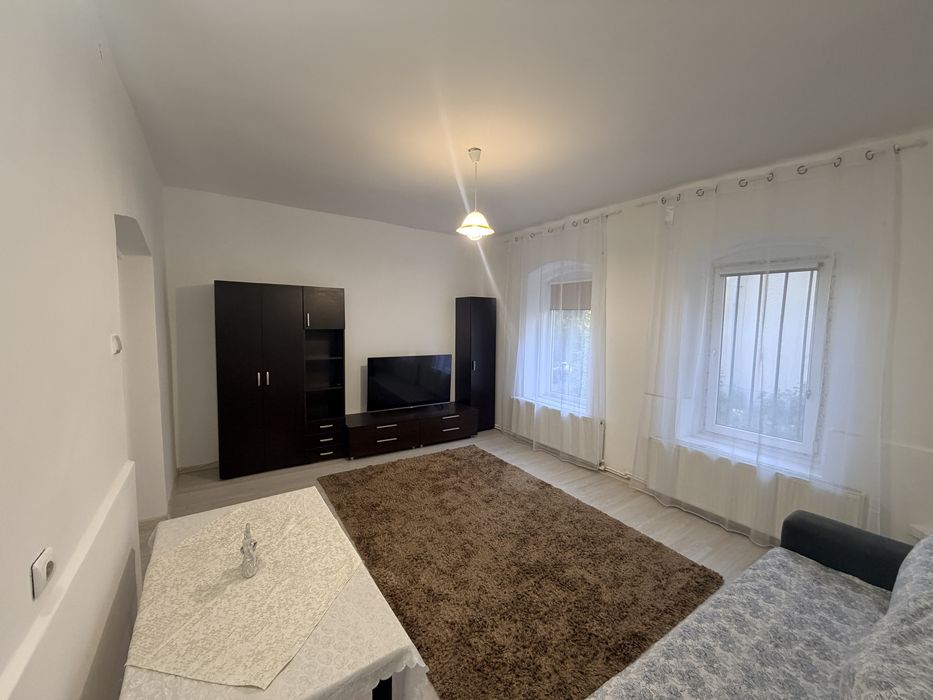 Inchiriez casa-spatiu comercial