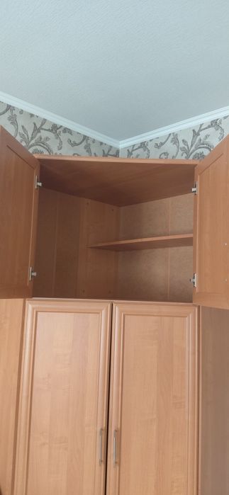 Продаю. Шкаф угловой,
