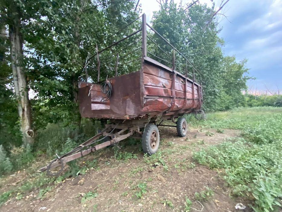 Трактор Т -40 с куном и вилами
