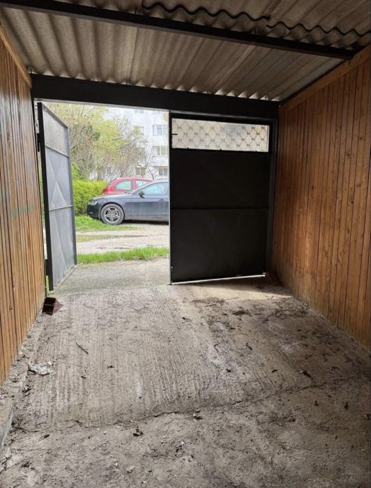 Garaj de închiriat – 18 m², ideal pentru mașină sau depozitare