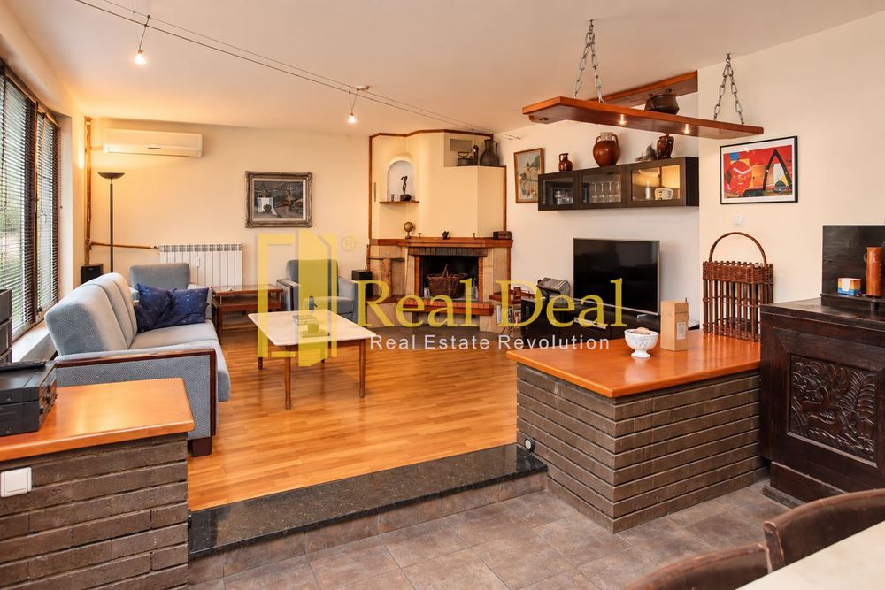 Дава се под наем Тристаен апартамент в София, Център - 140 кв.м за 1079 € - Снимка #2