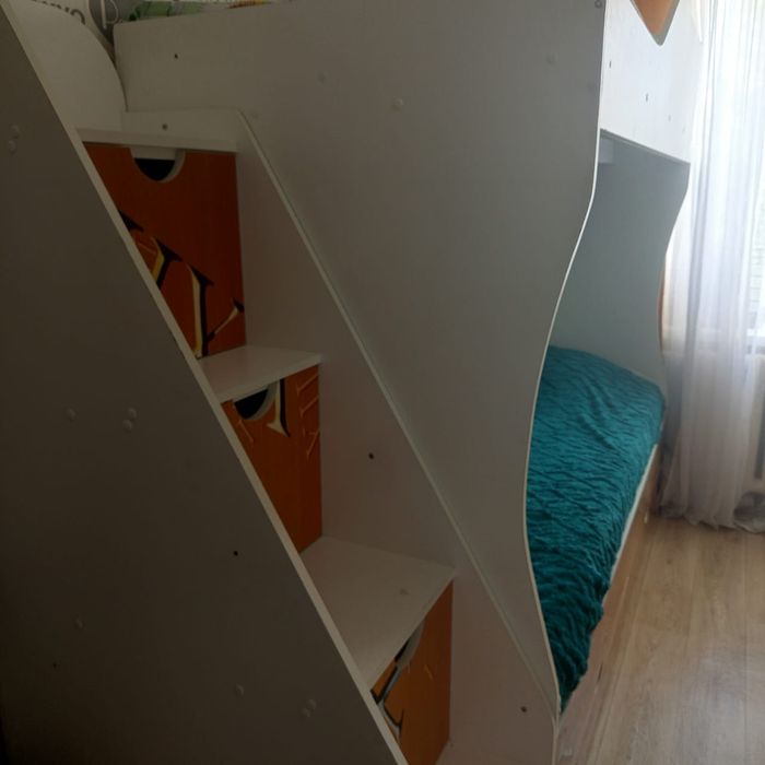 Продам кровать двухярусную