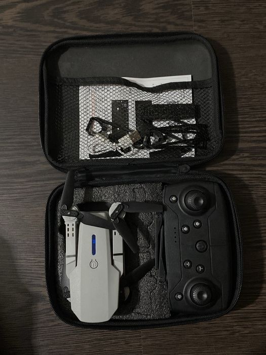 Дрон с пультом управления