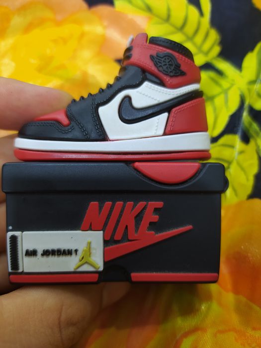 AIRPODS 3, с чехлом NIKE всё работает на отлично недавно купил